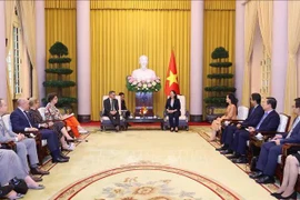 Vice President Vo Thi Anh Xuan (right) receives Minister-President of State of Hessen of Germany Boris Rhein (Photo: VNA)