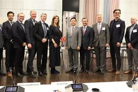 Deputy Prime Minister Tran Hong Ha (sixth from right) posing for a photo with leaders from Confederation of Danish Industry (DI) members (Photo: VNA)