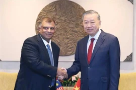General Secretary of the Communist Party of Vietnam Central Committee To Lam (R) receives Tony Fernandes, CEO of Capital A. (Photo: VNA)
