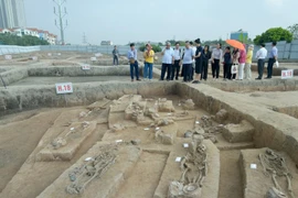Researchers and media representatives visit excavation pits at Vuon Chuoi (Photo: VietnamPlus)
