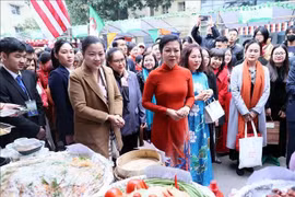Delegates visit a booth at the event (Photo: VNA)