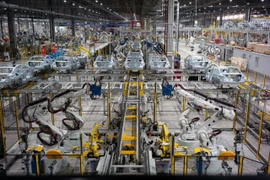 A modern car production line at a VinFast factory (Photo: VNA)