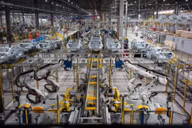 A modern car production line at a VinFast factory (Photo: VNA)