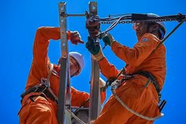 Electricity and rental housing price hikes push November CPI up by 0.13% (Photo: VNA) 