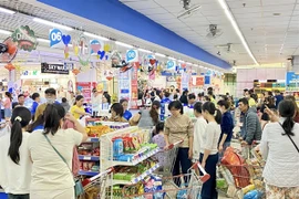 Co.opmart and Co.opXtra supermarkets attract a large number of shoppers. Saigon Co.op is stocking large volumes of essential Tet goods to ensure adequate supply during the holidays. (Photo: Courtesy of Saigon Co.op)