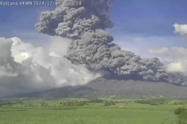 Mt. Kanlaon erupts (Photo: Phivolcs)