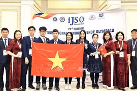The Vietnamese delegation at the 21st International Junior Science Olympiad (IJSO) in Romania. (Photo: VNA)