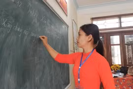 The Ministry of Education and Training is making efforts to finalise the draft Teachers’ Law. (Photo: VietnamPlus)