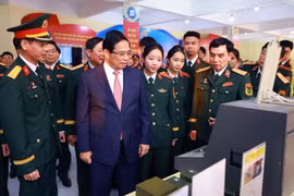 PM Pham Minh Chinh visits the area displaying the MTA's products (Photo: VNA)