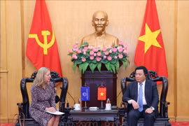 Politburo member, President of the Ho Chi Minh National Academy of Politics and Chairman of the Central Theory Council Nguyen Xuan Thang receives World Bank Country Director in Vietnam Mariam Sherman in Hanoi on October 3 (Photo: VNA)