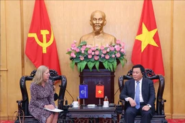 Politburo member, President of the Ho Chi Minh National Academy of Politics and Chairman of the Central Theory Council Nguyen Xuan Thang receives World Bank Country Director in Vietnam Mariam Sherman in Hanoi on October 3 (Photo: VNA)