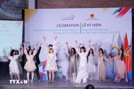 Students learning French present a cultural performance during the celebration of International Francophonie Day in Hanoi on March 20, 2024. (Photo: VNA)