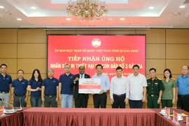 At the ceremony to hand over the donation from Wilmar CLV to Quang Ninh (Photo: baoquangninh.vn)