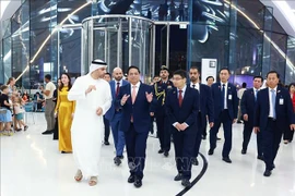 Prime Minister Pham Minh Chinh (second from left) visits Museum of the Future (Photo: VNA)