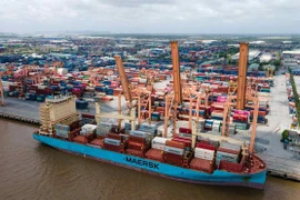 Vietnam ships some 300 billion USD worth of goods abroad during January – September, rising 16% against the same time last year. (Photo: VNA)