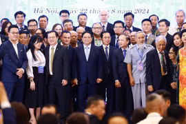 PM Pham Minh Chinh and OV intellectuals (Photo: VNA)