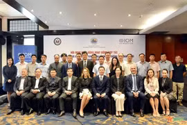 Delegates take a group photo at the ceremony (Photo: VNA)