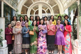 The spouse of Party General Secretary and State President To Lam, Ngo Phuong Ly (front row, 4th from right), and her guests at the meeting in Hanoi on October 11. (Photo: VNA)