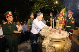 Party General Secretary and State President To Lam offers incense to fallen heroes (Photo: VNA)