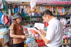 Bringing traditional retailers into digital space