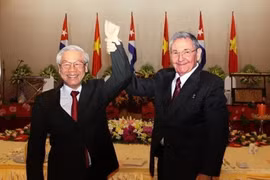 General Raul Castro Ruz, First Secretary of the Communist Party of Cuba’s Central Committee, President of the Council of State and Council of Ministers of Cuba, and Party General Secretary Nguyen Phu Trong (left) in a photo taken on July 8, 2012. (Photo: VNA)