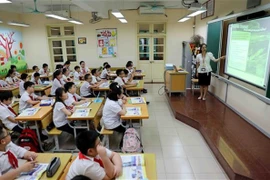 An English lesson at a primary school in Hanoi (Photo: VNA)