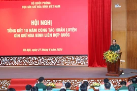 Deputy Chief of the VPA General Staff Sen. Lieut. Gen Phung Si Tan speaks at the event (Photo: VNA)