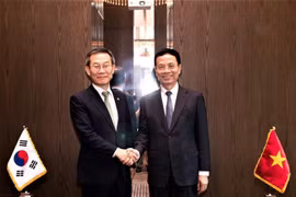 Minister of Information and Communications Nguyen Manh Hung and Korean Minister of Science and ICT Lee Jong-ho (Photo: VNA)