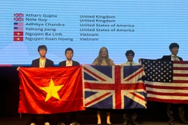 Nguyen Ba Linh and Nguyen Xuan Hoang of Vietnam win gold medals at the 17th International Olympiad on Astronomy and Astrophysics (Source: Hanoi Department of Education and Training)