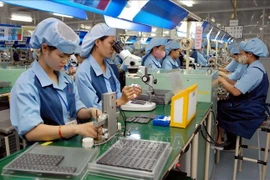 Workers at Canon Electronics Factory in Pho Noi A Industrial Park in the northern province of Hung Yen. (Photo: VNA) 