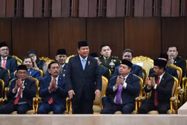Minister of Defence, who is also President-elect Prabowo Subianto (centre), greets invited guests at the annual session of the People's Consultative Assembly and the Joint Session of the House of Representatives - DPD in 2024 on August 16. (Photo: Antara)