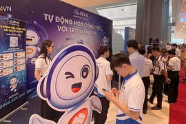 The Vietnam Artificial Intelligence Day 2024 draws a large number of visitors (Photo: VNA)