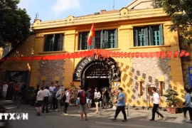 Hoa Lo prison, the “red address” to educate the younger generations on patriotism and the nation’s noble revolutionary tradition has surged in popularity. (Photo: VNA)