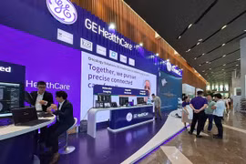 An exhibition of AI tech in heathcare opens in Da Nang city. More than 400 experts, doctors and AI tech companies shared solutions for wider use of AI in healthcare service. (Photo: VNA)