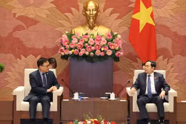 National Assembly (NA) Chairman Tran Thanh Man (right) on August 5 receives Ambassador of the Republic of Korea (RoK) to Vietnam Choi Young-sam. (Photo: VNA)