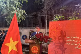 Vietnamese Ambassador to Iran Luong Quoc Huy speaks at the celebration. (Photo: VNA)