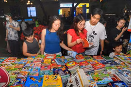 People visit Hanoi Book Fair 2023. (Photo: VNA)