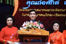 Vietnamese Ambassador to Thailand Pham Viet Hung speaks at the event to announce the new executive board of the organisation of Vietnamese women in Thailand in the 2024-026 term in Nong Khai province. (Photo: VNA)