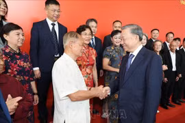 Party General Secretary and State President To Lam and Chinese delegates. (Photo; VNA)