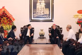 Senior officials visit southern Catholic, Protestant followers