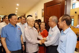 Party leader meets with voters in Hanoi