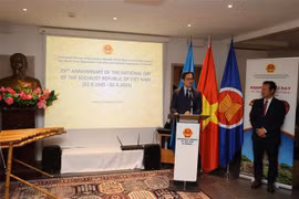 Deputy Foreign Minister Do Hung Viet speaks at the National Day celebration in Geneva (Photo: VNA)