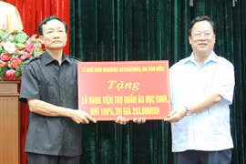 RoK organisation supports needy students in Ninh Binh 