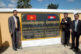 Vietnamese province helps Cambodia build school