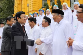President greets Cao Dai followers on founding anniversary 