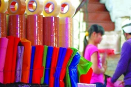  US keeps tariff on plastic bags