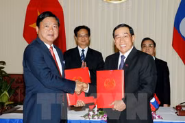 Vietnam, Laos ink MoU on transport cooperation 