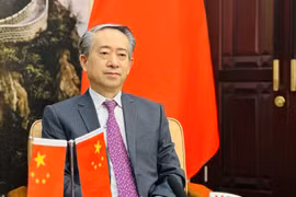 Chinese Ambassador to Vietnam Xiong Bo in an interview granted to the press. (Photo: VNA)