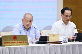 Deputy Minister of Planning and Investment Do Thanh Trung (left) speaks at the Government’s regular press conference on May 4. (Photo: VNA)