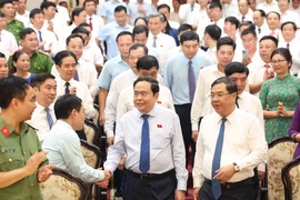 NA Chairman Tran Thanh Man (front, second from right) and delegates to the conference announcing the NA Standing Committee’s Resolution 1104/NQ-UBTVQH15 in Nam Dinh province on August 10. (Photo: VNA)